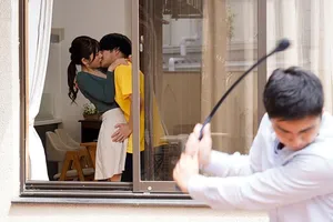 Móc lốp cô bạn học cũ giờ đây rất xinh khi đi họp lớp với vợ