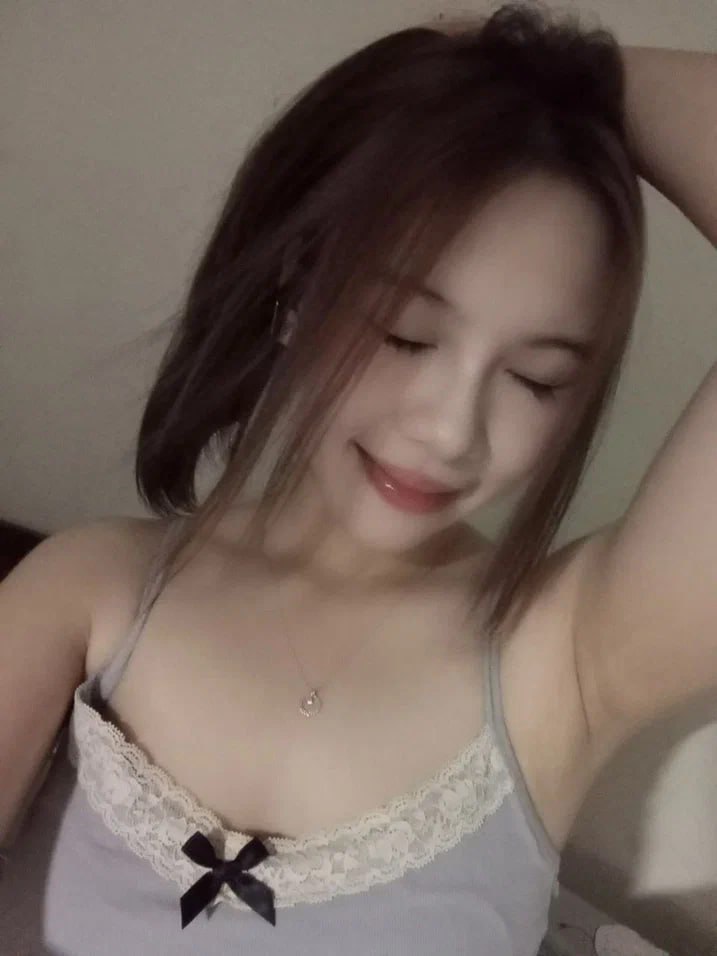 Móc cua cô bạn thân xinh đẹp mãi không chán