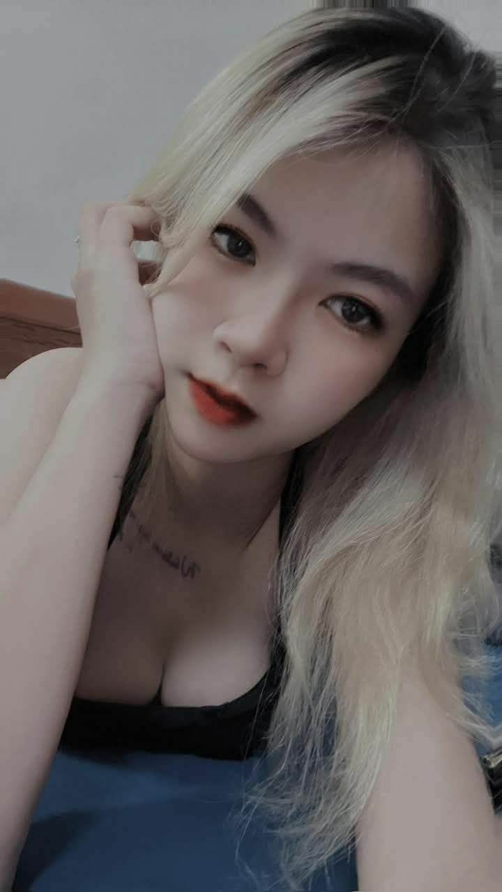Một cuộc vui 3 xu với một cô gái đến từ Thành Đô trước cửa sổ, và bạn tôi trở nên mềm lòng. Ha ha